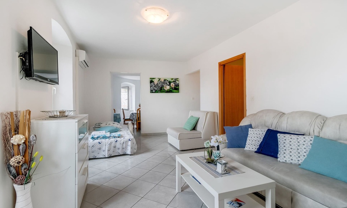 Cove Murtar Apartment | One bedroom apartment with air-conditioning Mali Lošinj, Lošinj (A-8053-a)