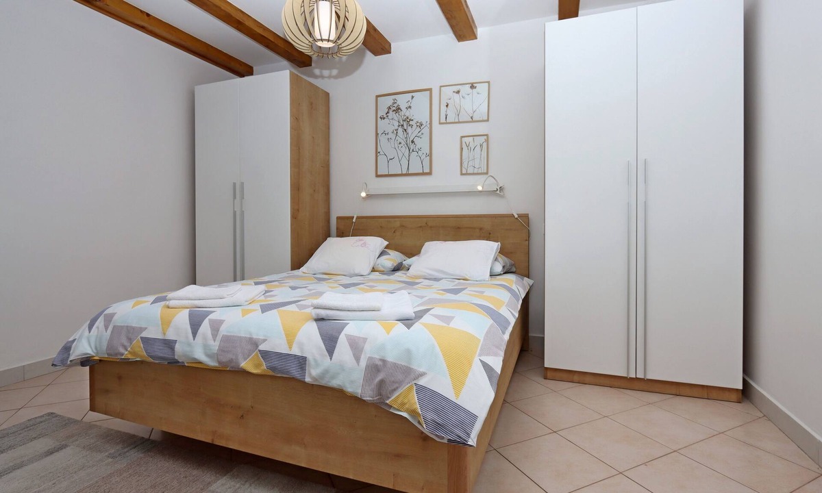 Klenovica Apartment | One bedroom apartment with terrace Klenovica, Novi Vinodolski (A-5580-c)