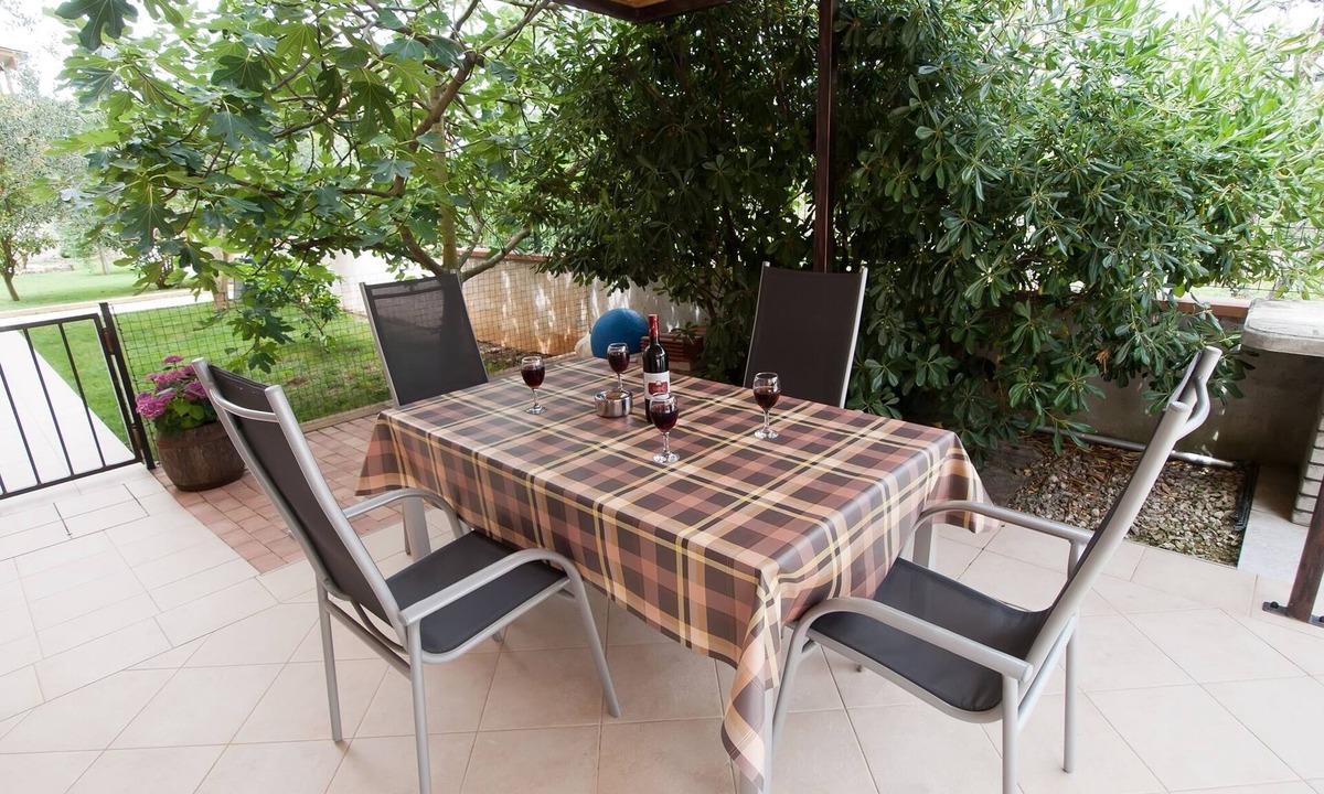 Vinkuran Apartment | One bedroom apartment with terrace Vinkuran, Pula (A-21016-b)