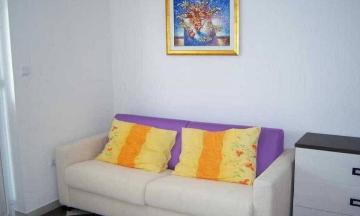 Vidalici Apartment | One bedroom apartment with hot tub by the beach Vidalići, Pag (A-18936-c)