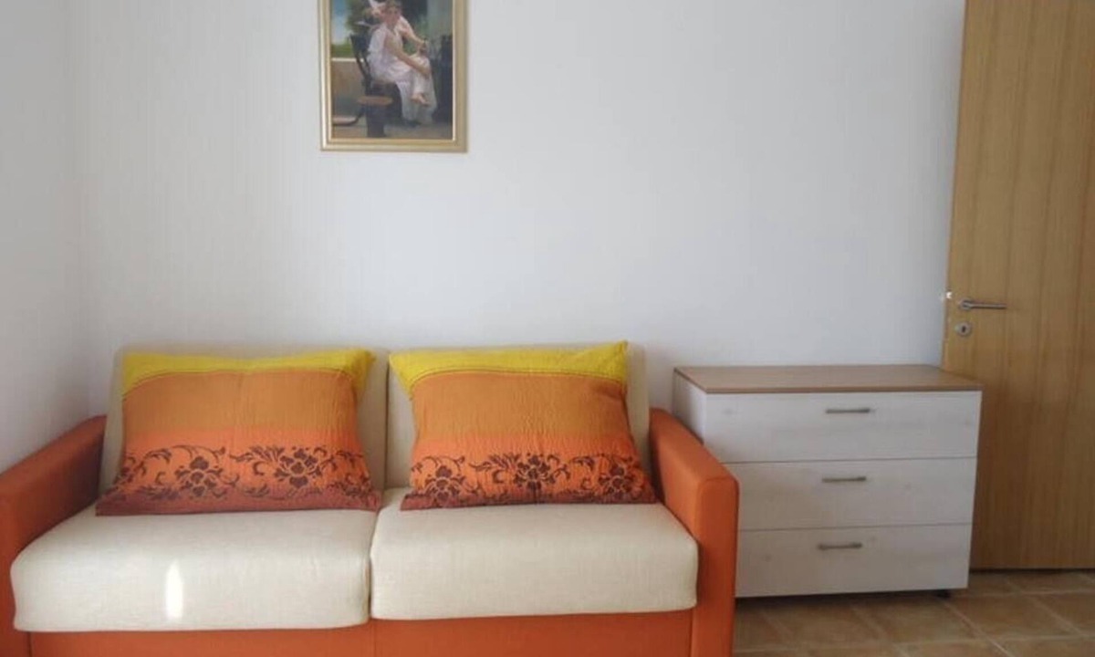 Vidalici Apartment | One bedroom apartment with hot tub by the beach Vidalići, Pag (A-18936-e)