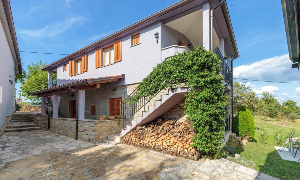 Oprtalj Apartment | One bedroom apartment A1 in Central Istria