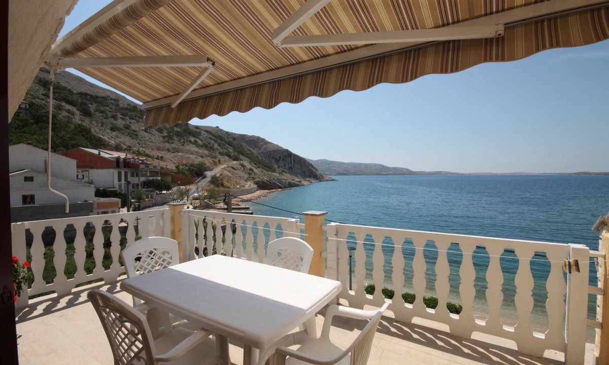 Metajna Apartment | One bedroom apartment near beach Metajna, Pag (A-6497-e)