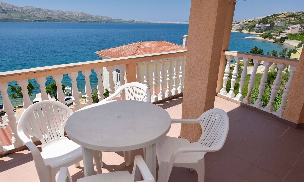 Metajna Apartment | One bedroom apartment near beach Metajna, Pag (A-6522-g)