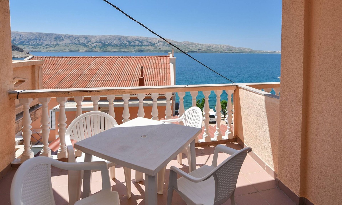 Metajna Apartment | One bedroom apartment near beach Metajna, Pag (A-6522-e)