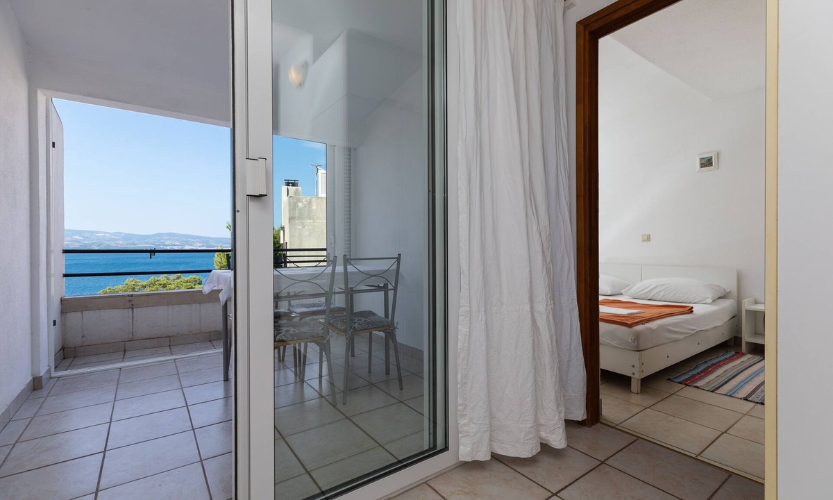 Tice Apartment | One bedroom apartment near beach Nemira, Omiš (A-2782-d)