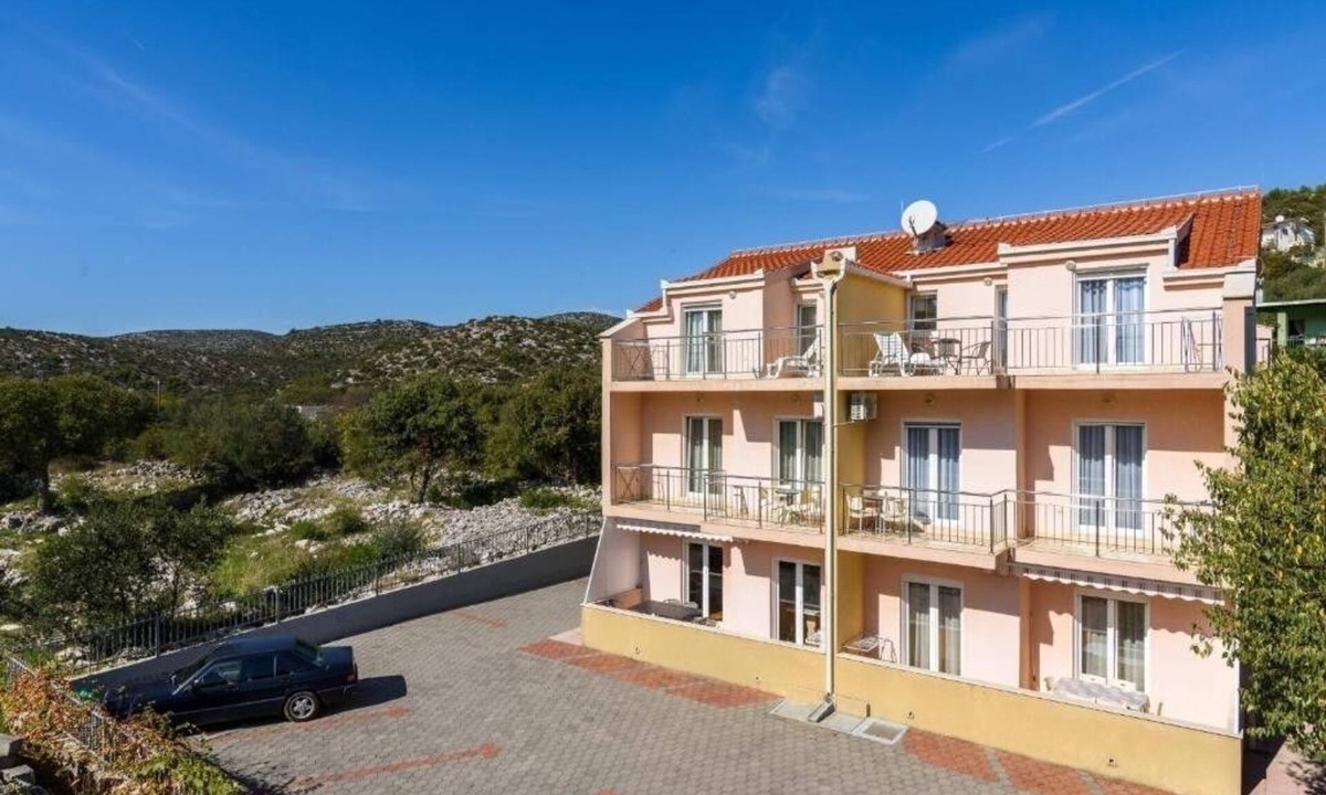 Marina Apartment | One bedroom apartment with balcony Marina, Trogir (A-25135-d)