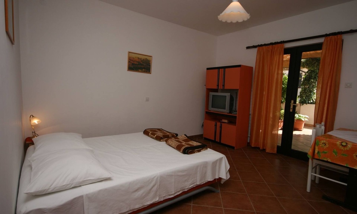 Mandre Apartment | One bedroom apartment with terrace Mandre, Pag (A-523-a)