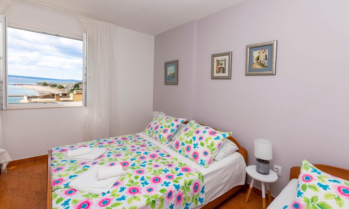 Omis Apartment | One bedroom apartment with terrace and sea view Omiš (A-20787-d)