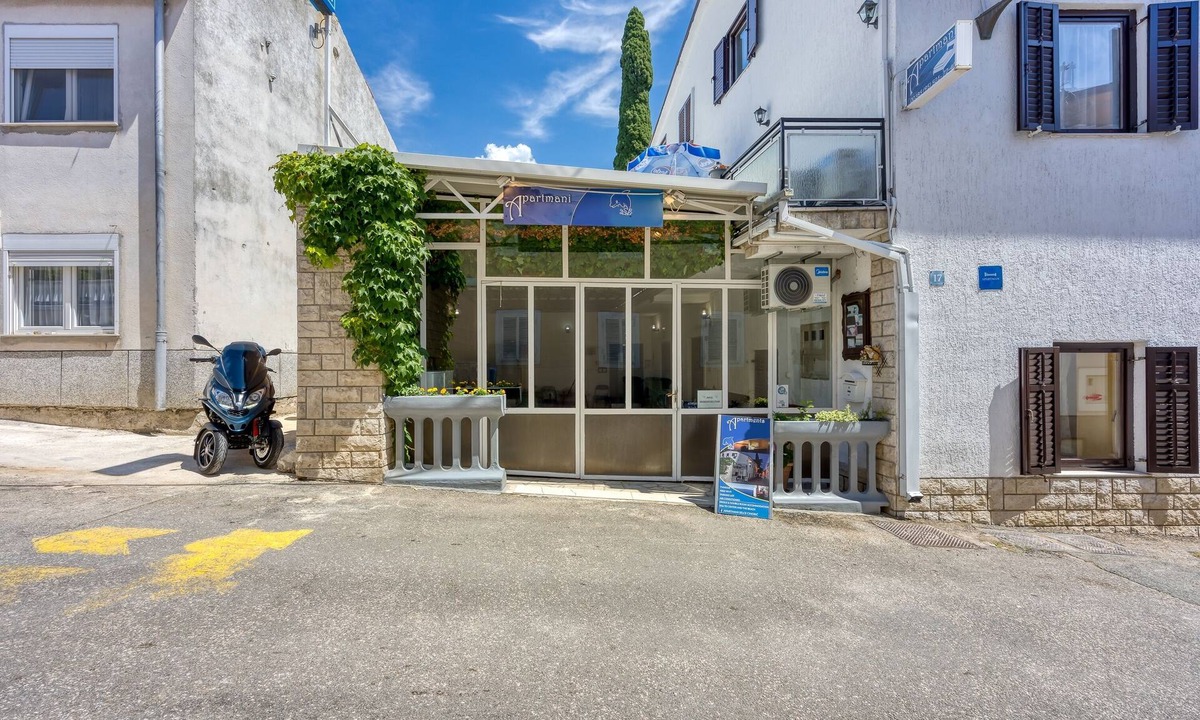 Selce Apartment | One bedroom apartment with air-conditioning Selce (Crikvenica) (A-3240-b)