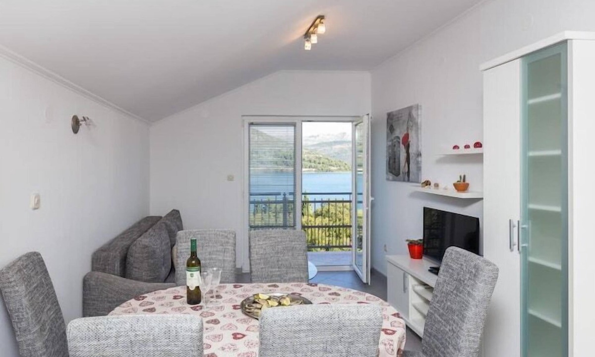 Hodilje Apartment | One Bedroom Apartment with Balcony and Sea View (CRVENI)