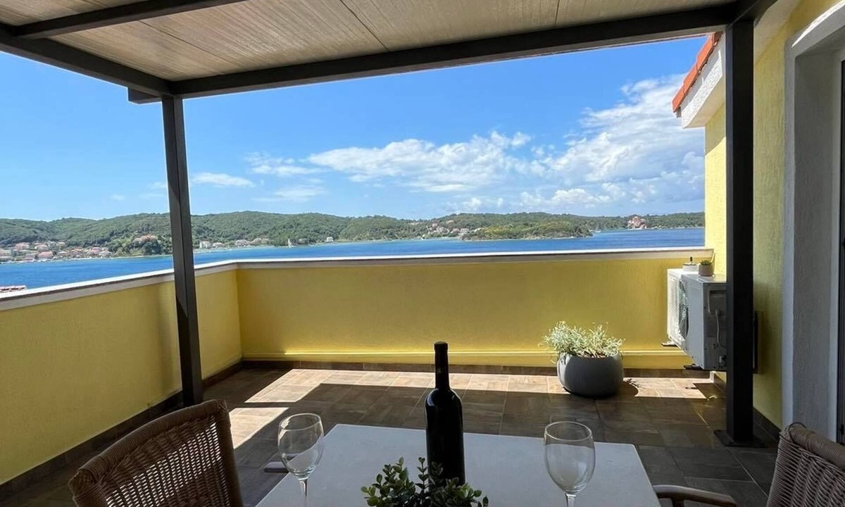 Supetarska Draga Apartment | One bedroom apartment with terrace and sea view Supetarska Draga - Gornja, Rab (A-13645-d)
