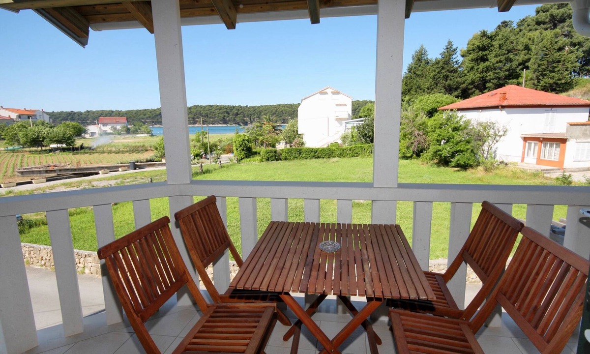Kampor Apartment | One bedroom apartment with a swimming pool Palit, Rab (A-3210-d)
