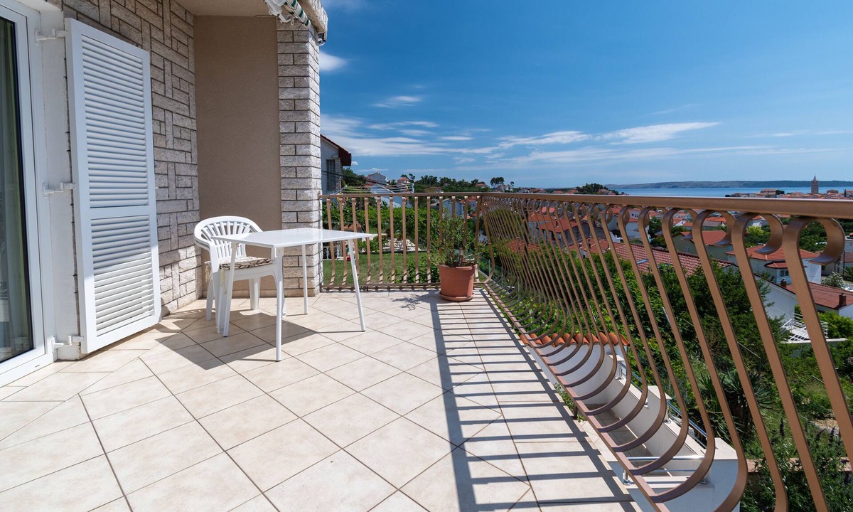 Palit Apartment | One bedroom apartment with terrace and sea view Rab (A-14120-a)