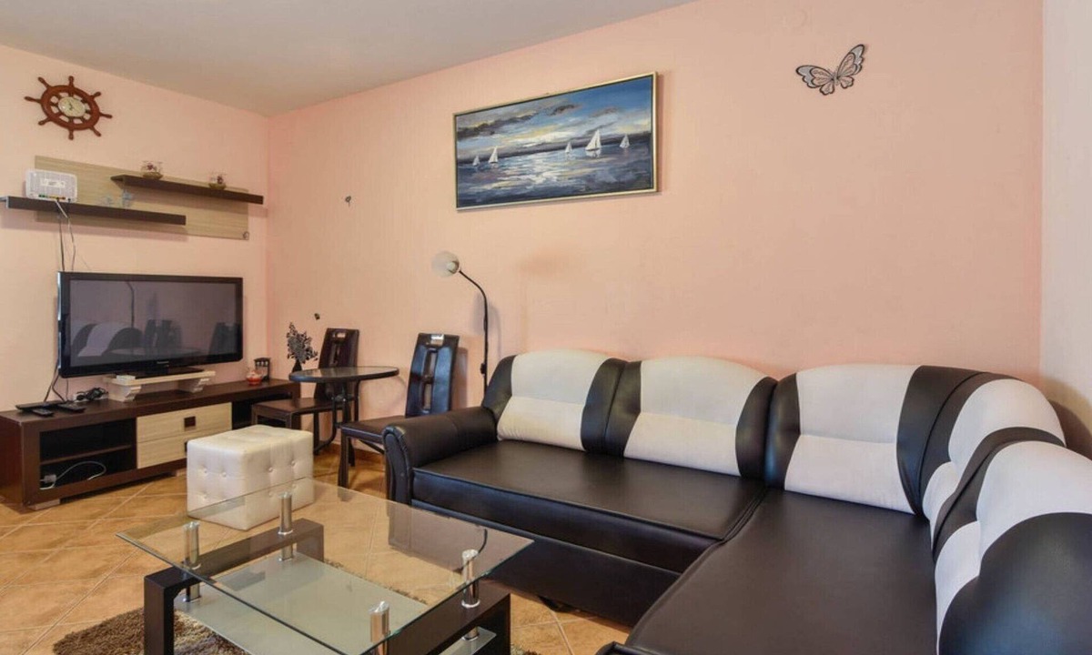 Dol House | Peaceful Island Haven with Pool, BBQ & Games Area - Four Bedroom Holiday Home