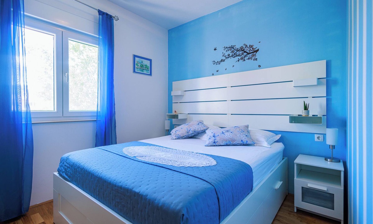 Sestanovac House | Perfect 3-bedroom house with heated pool in peaceful Šestanovac