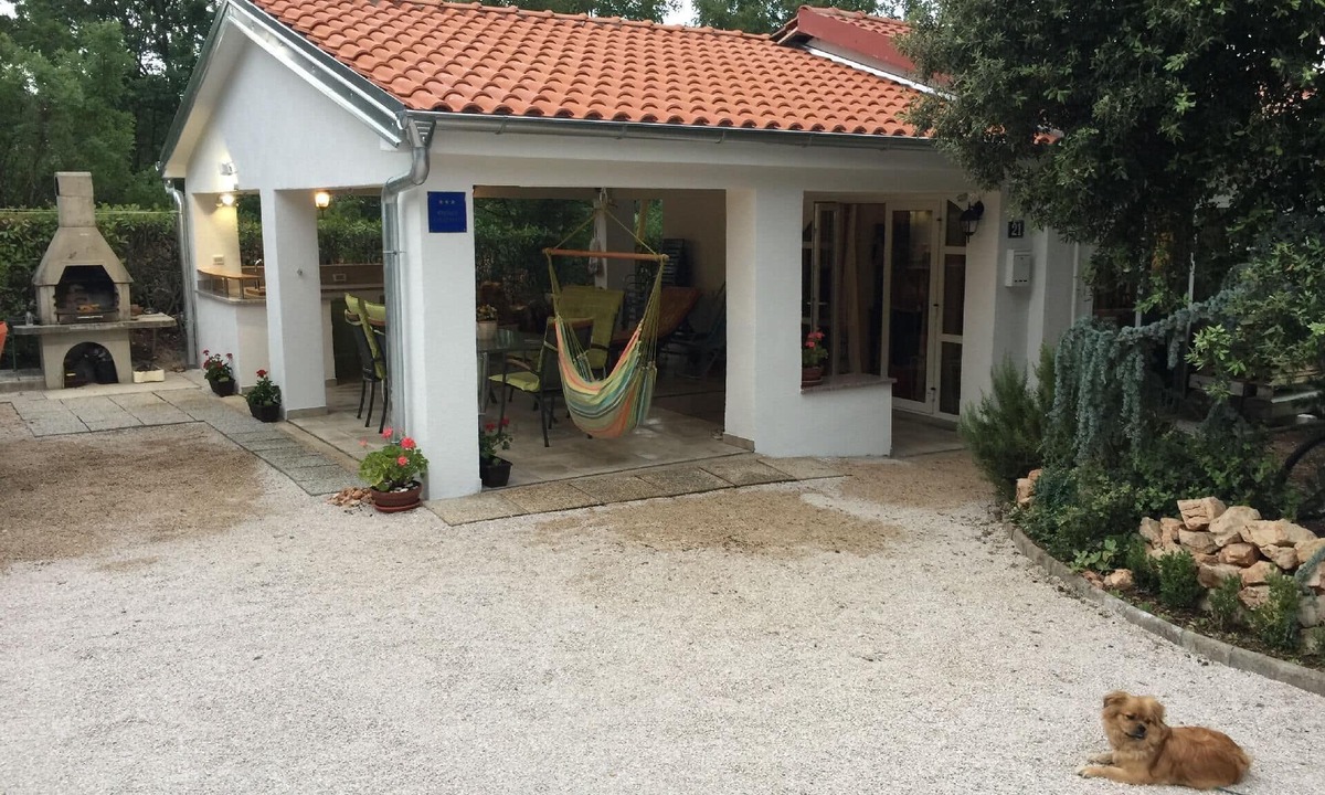 Pinezici House | Pleasant house in Pinezići with parking