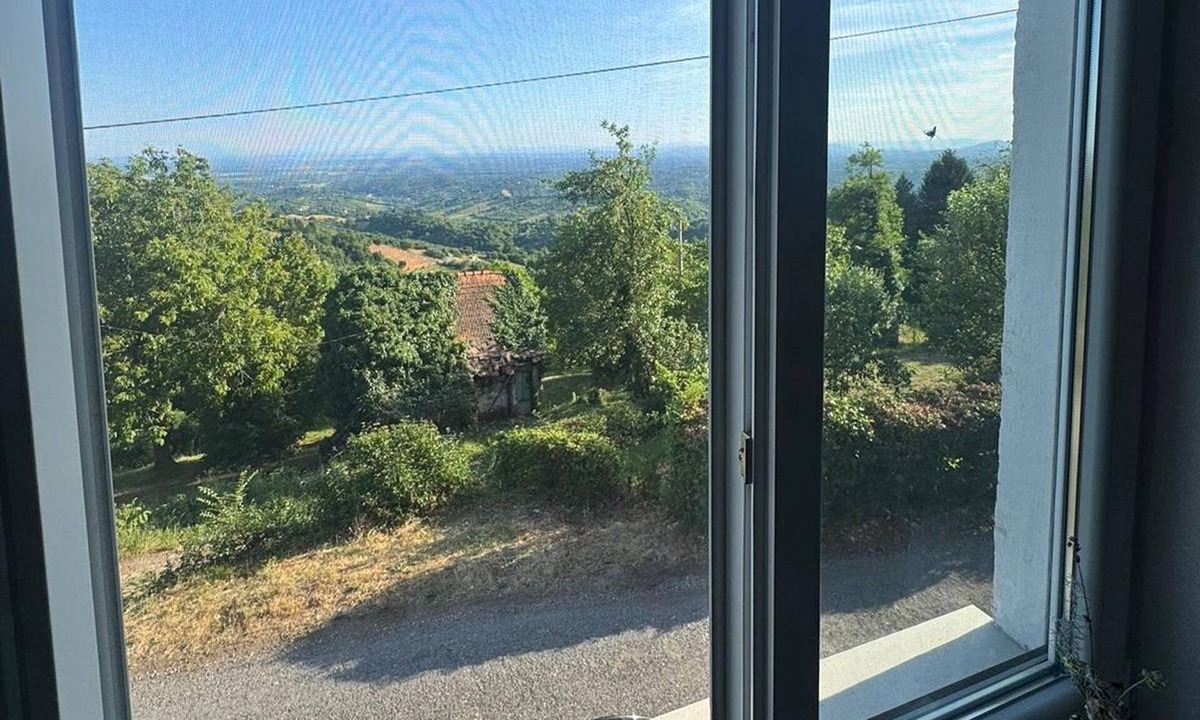 Breznik Plesivicki Apartment | Plesivica Hillside Holiday Home With Hot -tub