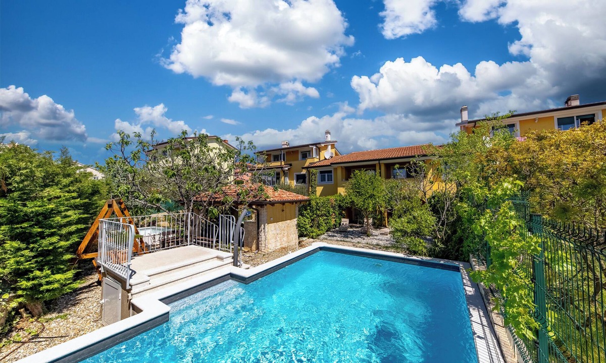 Kostrena Apartment | Pool and Garden Apartment Hortenzija 3, Kostrena, Croatia