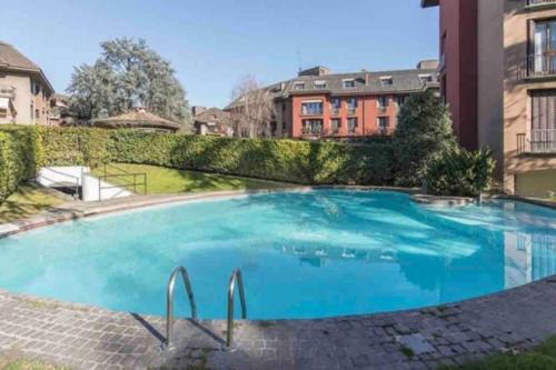 Lampugnano Apartment | Pool Fresh Garden Duomo 15 min San Siro Stadium Rho Fair 5 PAX