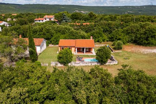 Trgetari Apartment | Pool House In Greenery - Happy Rentals