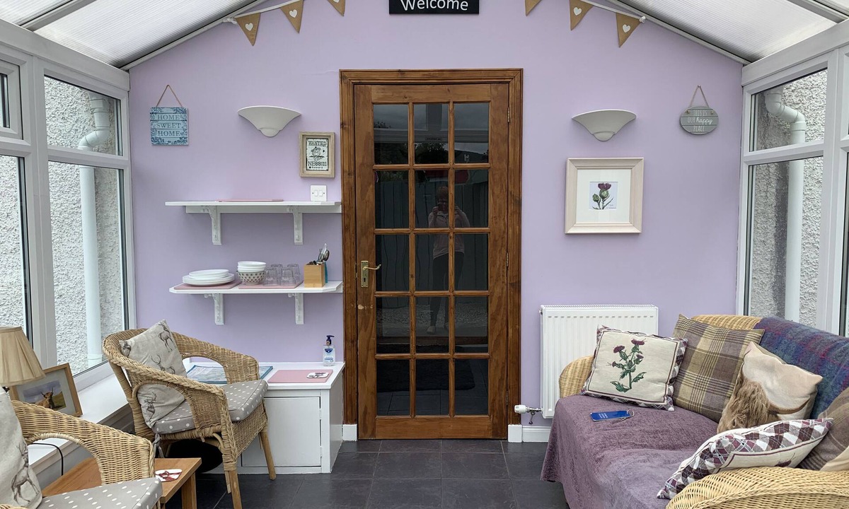 Drumnadrochit Cabin | Private annex with 2 ensuite Bedrooms & parking near Loch Ness en route to Skye