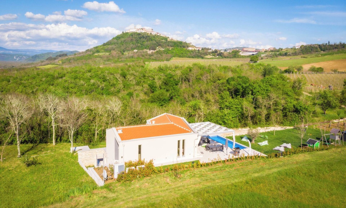 Motovun Villa | Private Family Villa Istria Pool Playroom Early Check-in Late Check-out