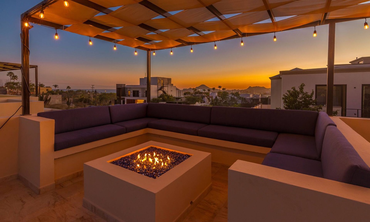 El Tezal House | Private Rooftop, Great View of Arch w/10 min drive to Downtown Cabo San Lucas!