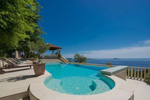 Zupa dubrovacka Villa | Private Seaside Villa Sleeps 10 with Infinity Pool