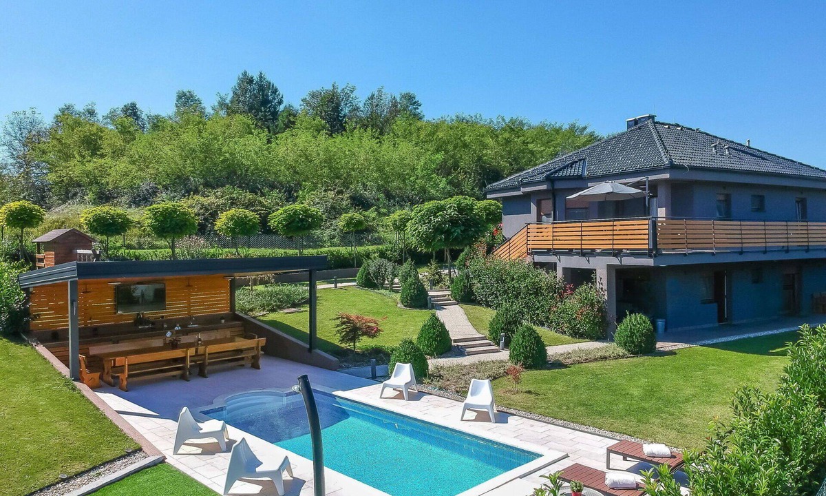Bosiljevo House | Private Villa with A/C, hot tub, WIFI, private pool, TV, terrace, pets allowed, panoramic view