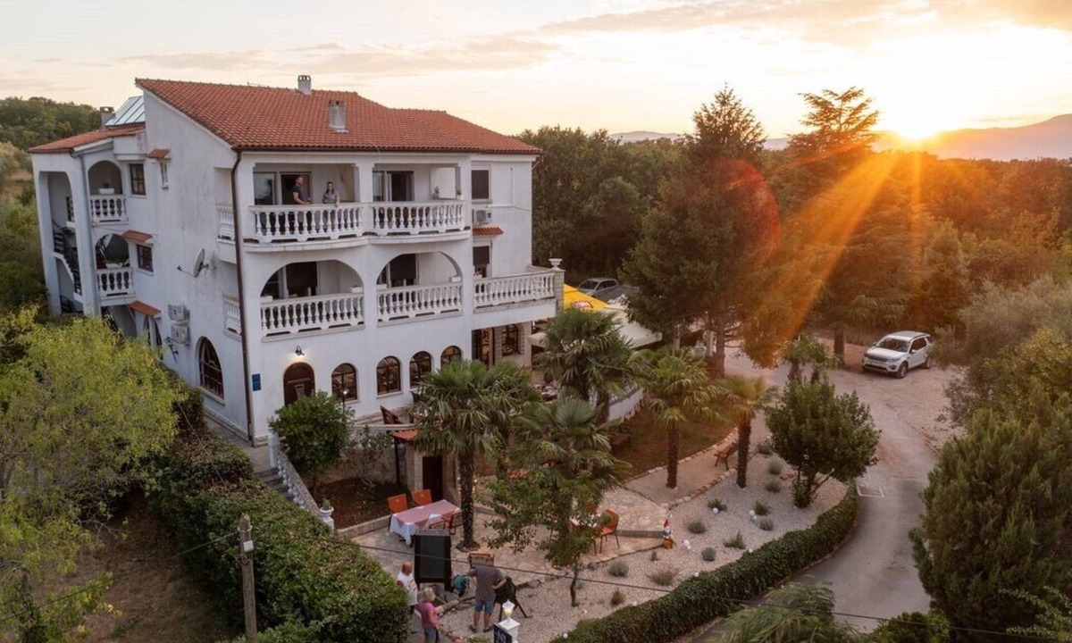 Porat Apartment | Restaurant & Rooms Nino/Room 5