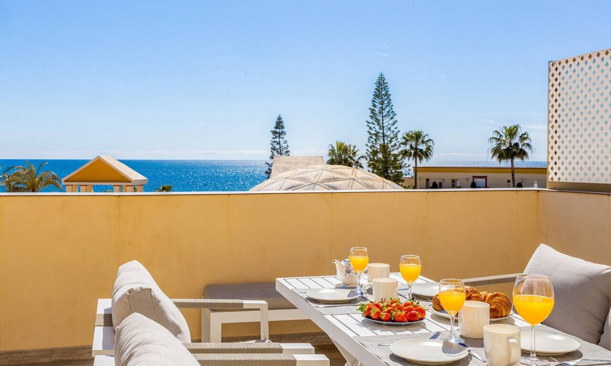 Nikki Beach Apartment | Romana Playa studio - beachfront complex Elviria