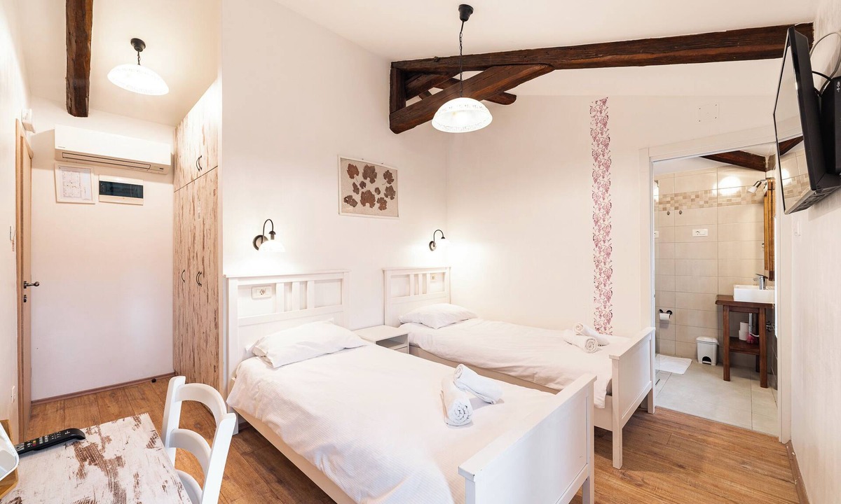 Motovun Hotel | Romantic 8-bedroom boutique hotel in Motovun with panoramic view