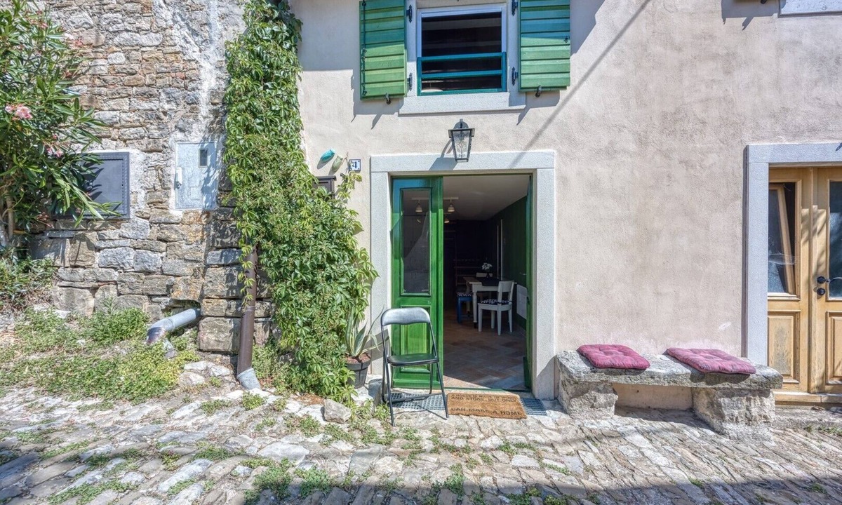 Motovun Apartment | Romantic Casa Amica with Free Parking