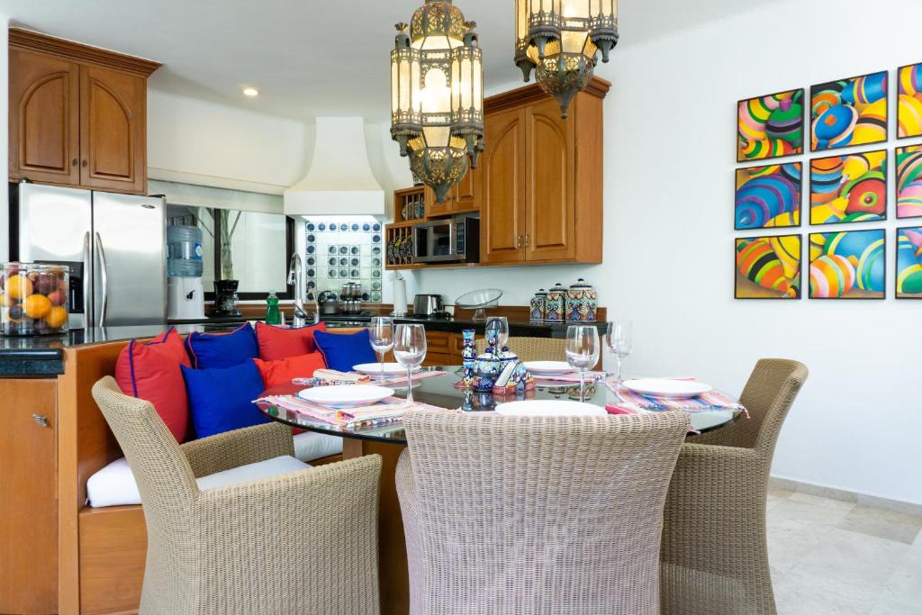 Downtown Apartment | Royal Palms 8 condo