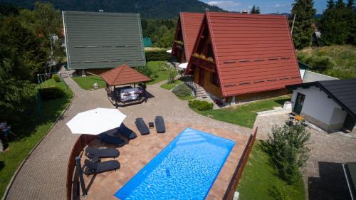 Crni Lug Ski Chalet | Runolist Mountain Resort - 3 Chalets with pool & spa near Risnjak