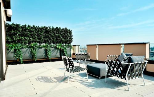 San Babila Apartment | San Babila Duomo View with Shared Rooftop Terrace