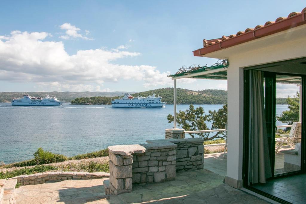 Gornje Selo House | Seafront house Šolta