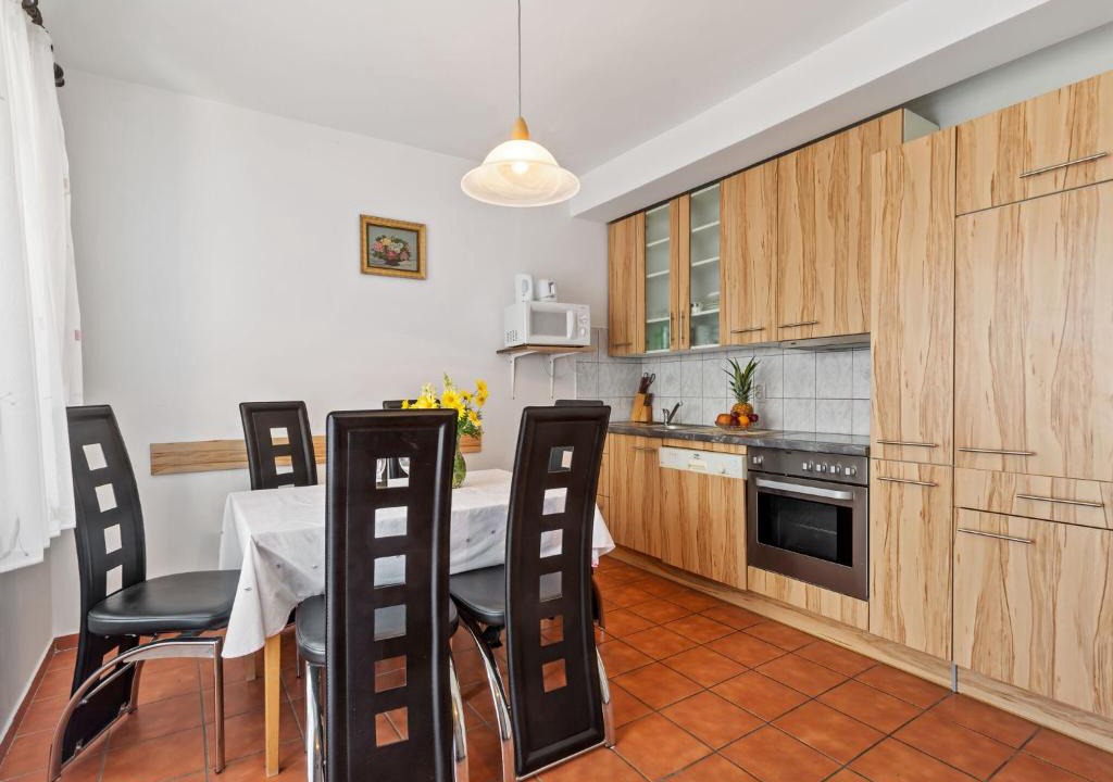 Jadranovo Apartment | Simplistic Apartment in Jadranovo near Sea Beach