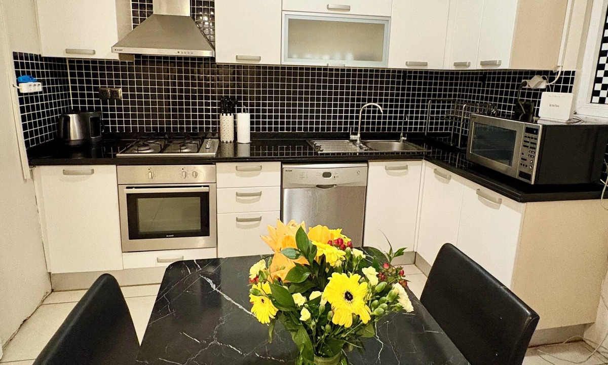 Sisli Apartment | Spacious 4-bedroom apartment in central İstanbul close to metro line