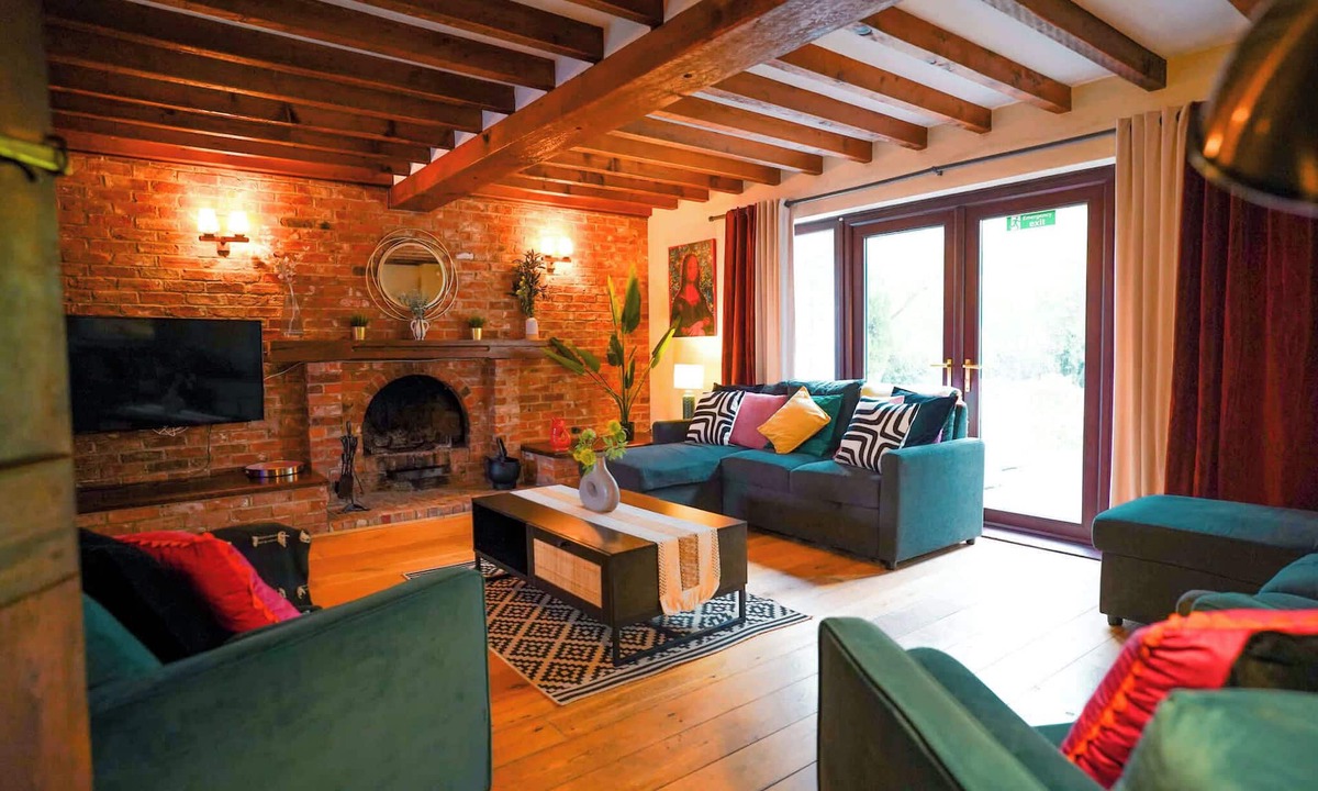Cambridge House | Spacious 5-Bedroom Home near Cambridge