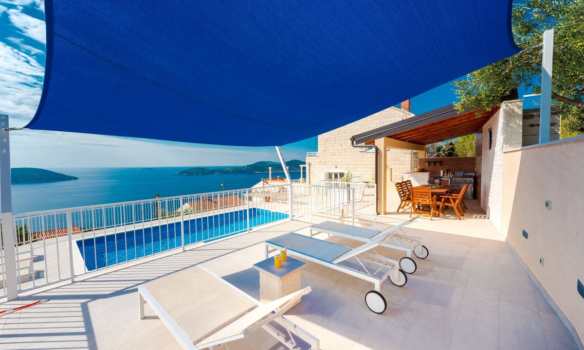 Orasac Apartment | Spacious holiday home Gina; 6+2 with pool, sea view and only 12km from Dubrovnik