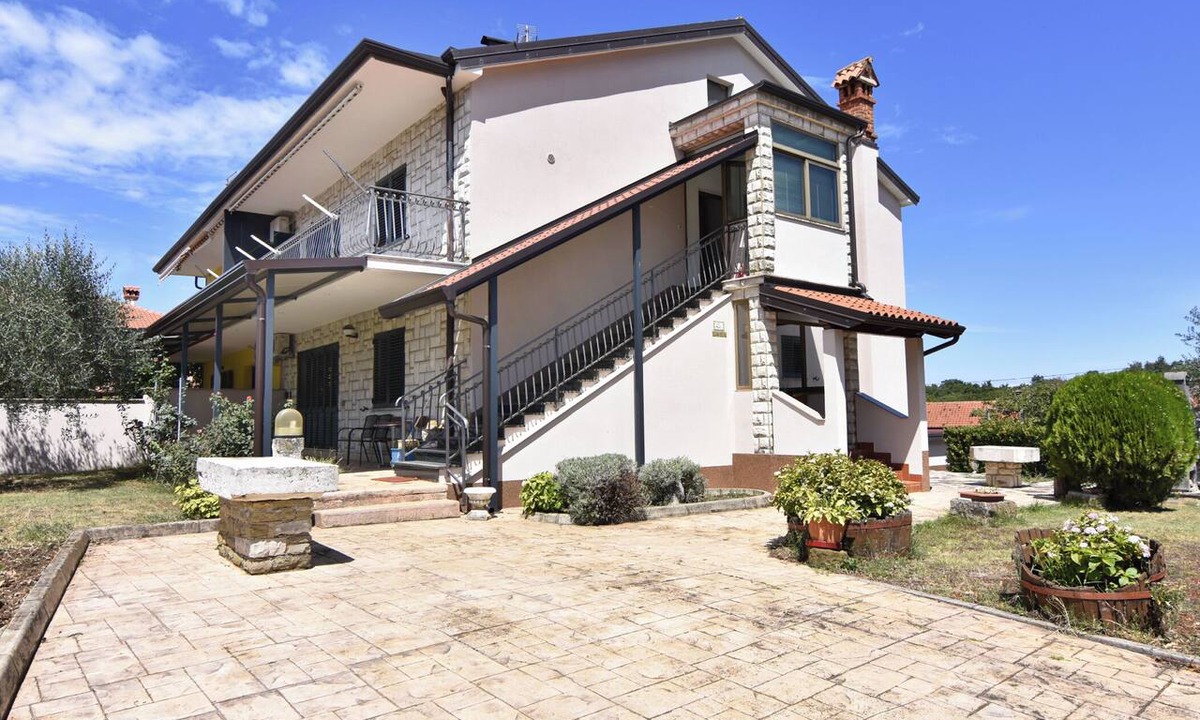 Radini Apartment | Spacious "Maria" Apartment in a Quiet Village Near Umag