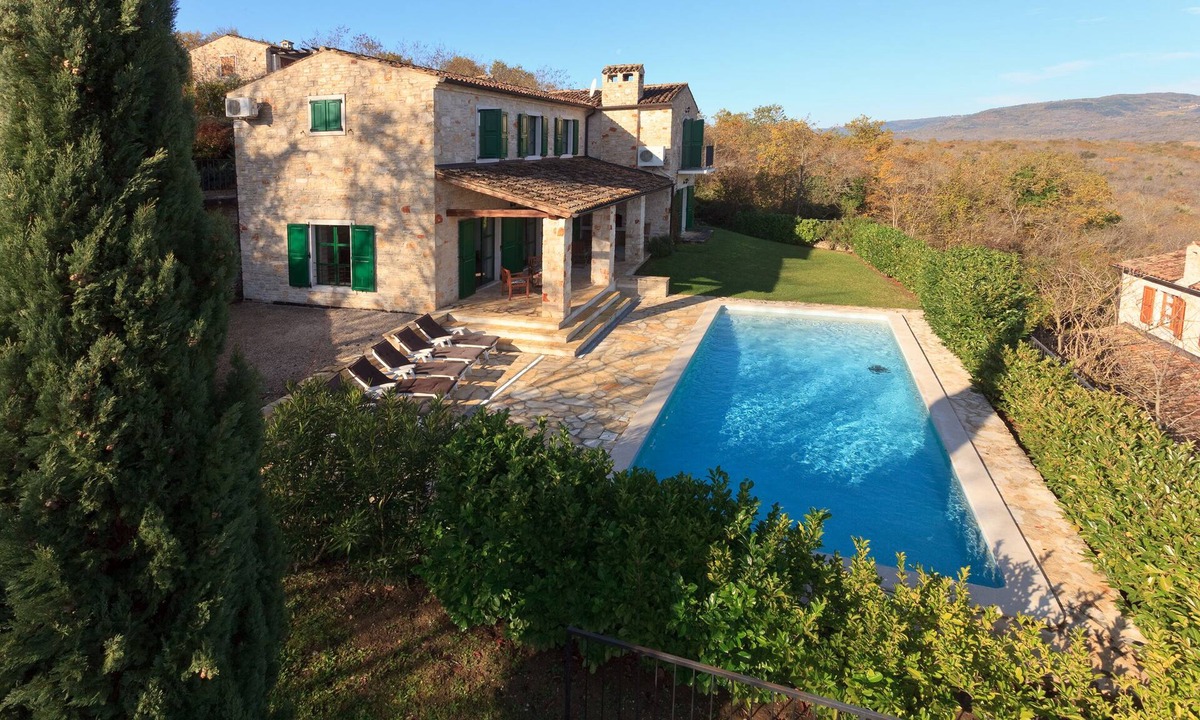 Brkac House | Spacious villa with 10x5m pool, aircon. Rural retreat, stunning views.