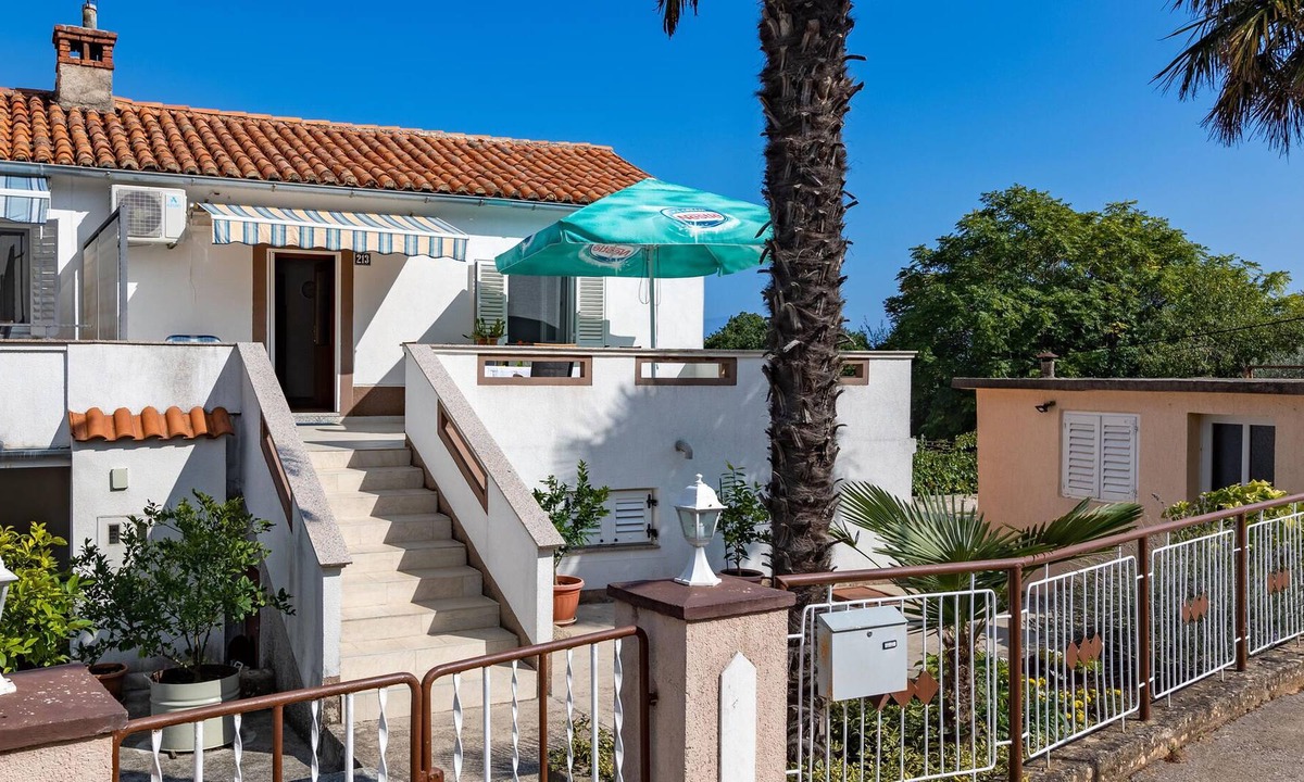 Risika Apartment | Spend your annual vacation in Risika, on the east coast of Krk, where this functionally furnished va