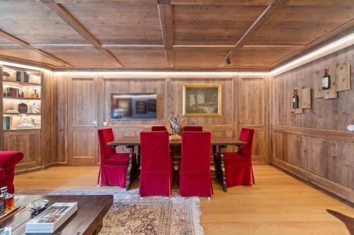 St. Moritz Apartment | St Moritz Square 2 bedr Alpin Elegance