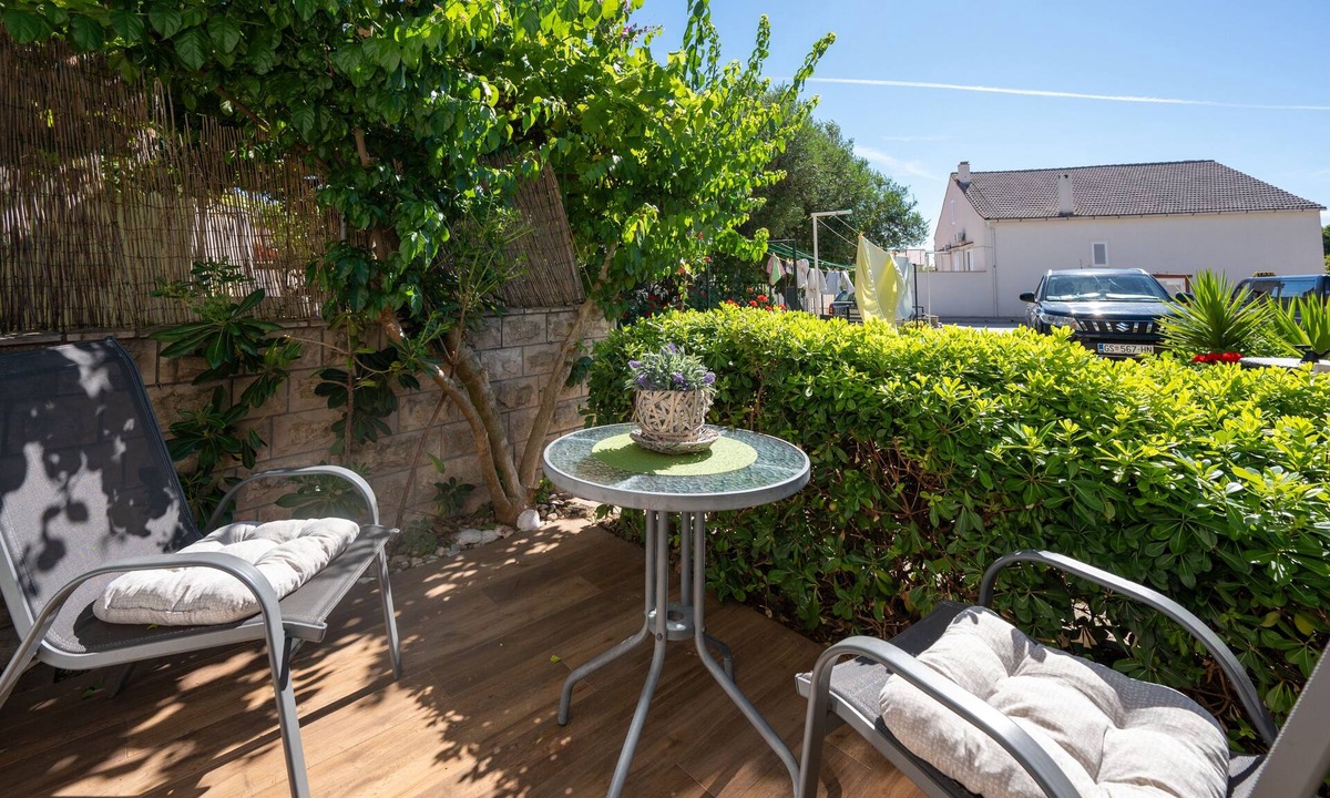 Novalja Apartment | Studio flat with terrace Novalja, Pag (AS-25685-a)