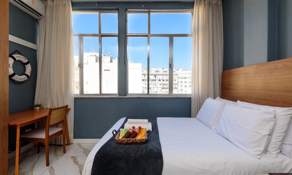 Copacabana House | Studio w/AC | Blue & Quiet 5 min Beach