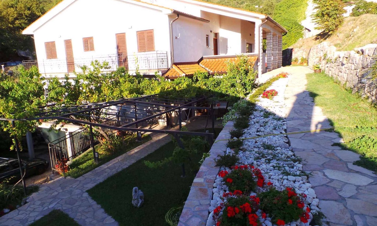 Plomin Apartment | Studio with air conditioning