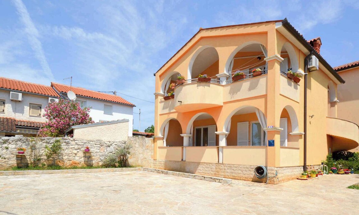 Vinkuran Apartment | Studio with air conditioning